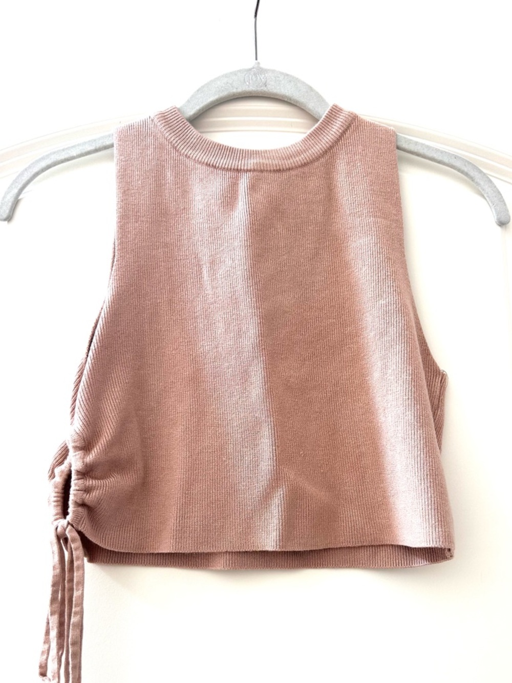 Forever 21 Ribbed Knit Cropped tank sweater. Keyhole side detail. Minimalist. M - Picture 1 of 7